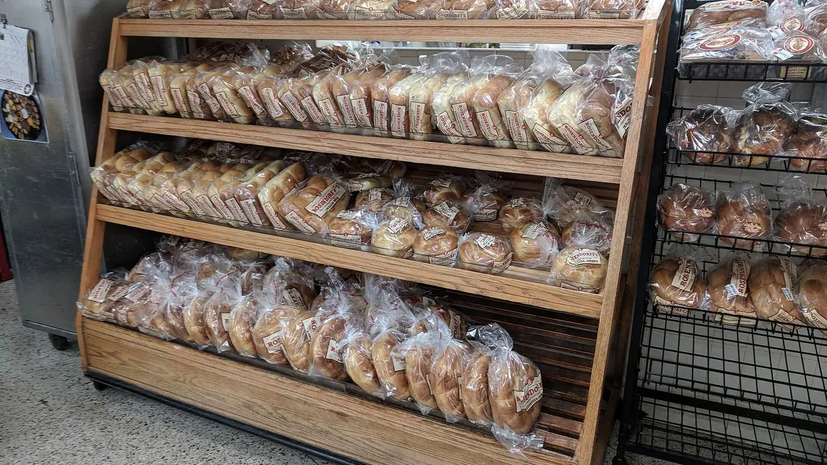 Jenkins Bakery – bakery in Ystradgynlais town centre